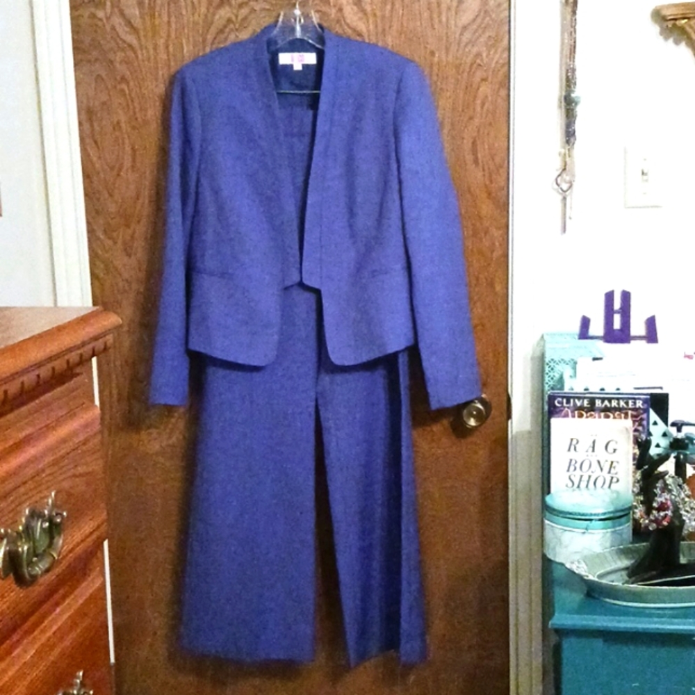 9&Co. 12/14 Suit, soft violet good condition